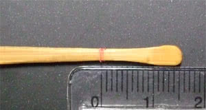 1.5cmに線を入れた安全な耳掻き